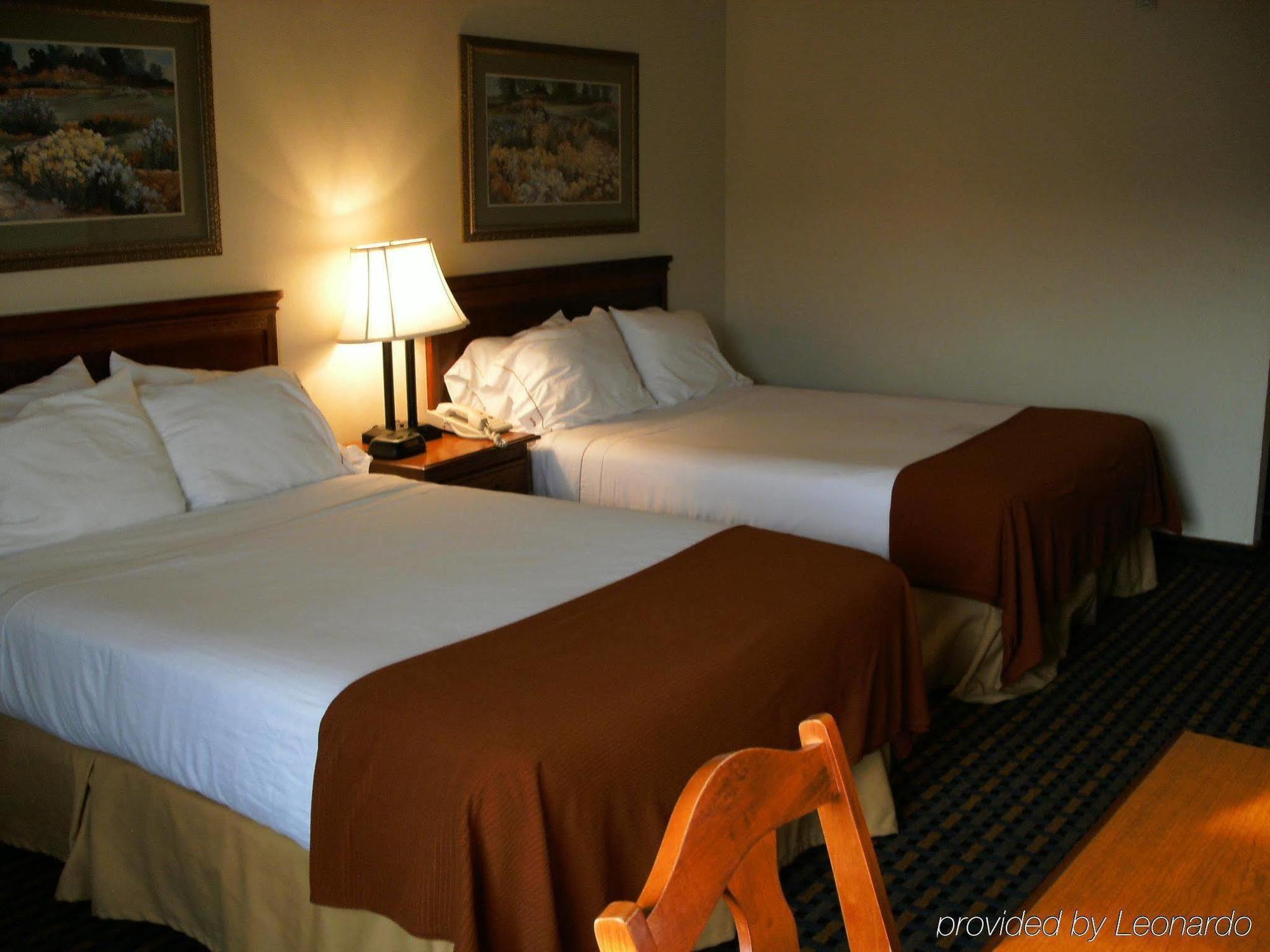 Holiday Inn Express Hotel & Suites Laurinburg By Ihg Exterior foto